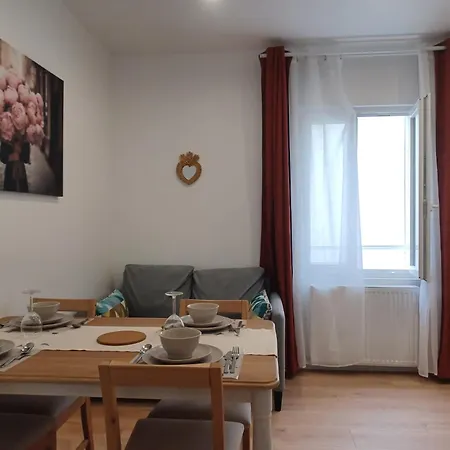 Appartement La Demeure Du Chevalier Saint-Cyr-lʼÉcole